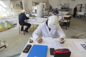 France, Bouches-du-Rhône (13), Istres, Lycée professionnel Latécoère es Métiers des Industries de Procédés, formation BTS métiers de l'eau pour devenir technicien de laboratoire d’analyses des eaux, environnement des industries de process, de rivière ou hef d’exploitation de réseaux d’assainissement, d’usines d’eau potable ou de stations d’épuration