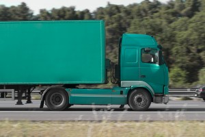 France, Bouches-du-Rhône (13),  Marseille, autoroute A55, transport en camion semi-remorque
