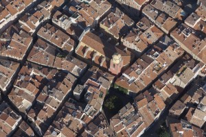 France, Var (83), Golfe de Saint Tropez, Prequ'île de Saint Tropez, village de Saint Tropez et clocher de l'église (vue aérienne)