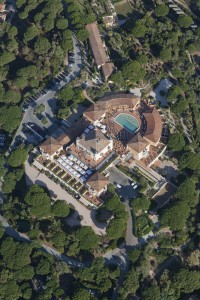 France, Var (83), presqu'ile de Saint-Tropez, chateau de la Messardivee, hotel de luxe cinq etoiles (vue aerienne)