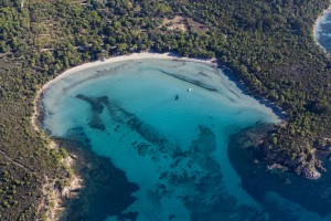 France, Var (83), littoral, corniche des Maures, commune du Lavandou, plage de l'Estagnol (vue aérienne)