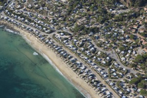 France, Var (83), littoral, corniche des Maures, commune du Lavandou, plage de la Favière, camping du domaine (vue aérienne)