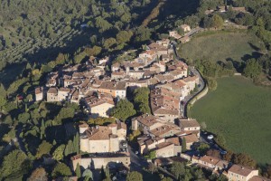 France, Var (83), Village perché de Toutour (vue aérienne)