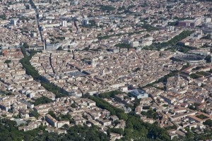 France, Gard (30), Nîmes, centre ville, arenes, Maison carrée  (vue aérienne)