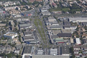 France, Gard (30), Nîmes, zone commerciale, cours Jean Monnet (vue aérienne)