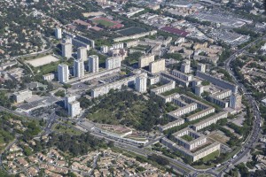 France, Gard (30), Nîmes, Pissevin, Valdegour, quartier en rénovation urbaine (vue aérienne)