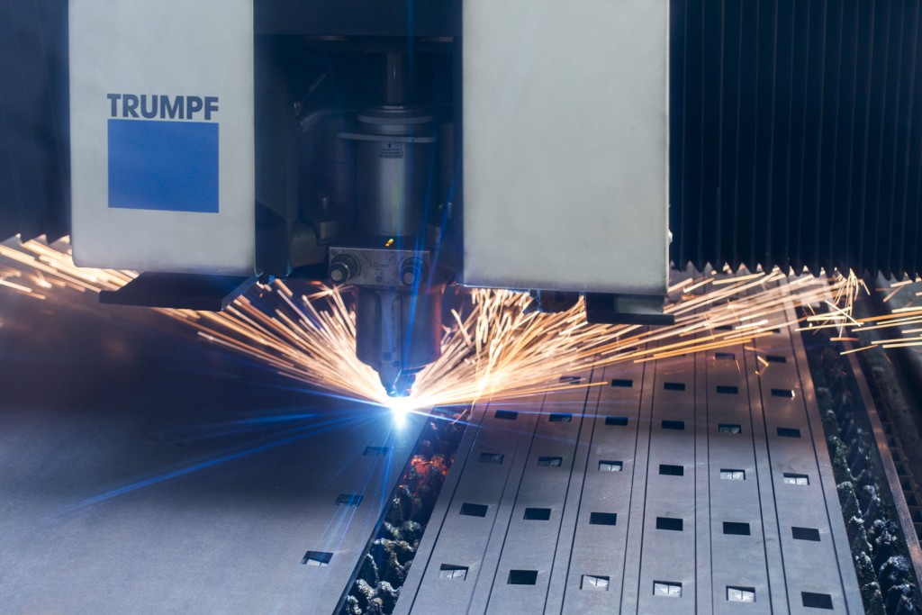 GL Oxy entreprise de découpe laser et plasma de précision de metal. Process industriel de découpe laser, découpe plasma
