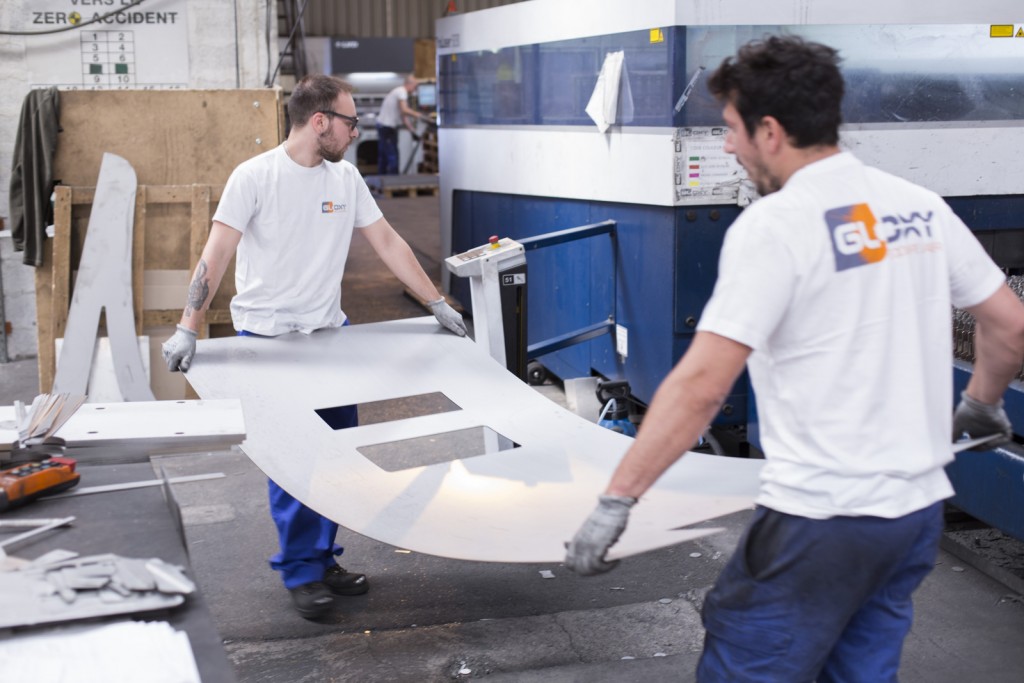 GL Oxy entreprise de découpe laser et plasma de précision de metal. Process industriel de découpe laser, découpe plasma