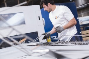 France, Bouches-du-Rhône (13), GL Oxy entreprise de découpe laser et plasma de précision de metal. Process industriel de découpe laser, découpe plasma, pliage sur acier, inox et aluminium.