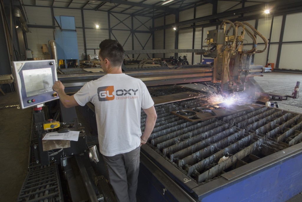 GL Oxy entreprise de découpe laser et plasma de précision de metal. Process industriel de découpe laser, découpe plasma