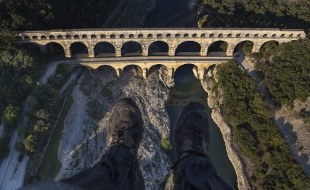 France, Gard (30), Pont du Gard, classé Patrimoine Mondial de l'UNESCO, aqueduc romain qui enjambe le Gardon (vue aérienne)