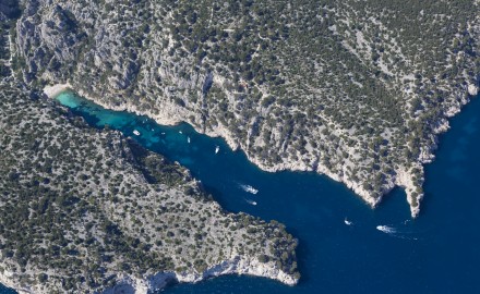 France, Bouches-du-Rhône (13), Marseille et Cassis, Parc National des Calanques, massif des calanques, En Vau (vue aérienne)