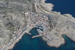 rance, Bouches-du-Rhône (13), Marseille, Parc National des Calanques, massif des calanques, village Les Goudes (vue aérienne)