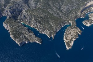 rance, Bouches-du-Rhône (13), Marseille et Cassis, Parc National des Calanques, massif des calanques En Vau, Port Pin, Port Miou (vue aérienne)