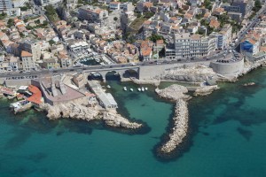 France, Bouches-du-Rhone (13),  Marseille,  7 ème arrondissement, quartier d'Endoume,  la corniche du président K, vallon des Auffes (vue aérienne)