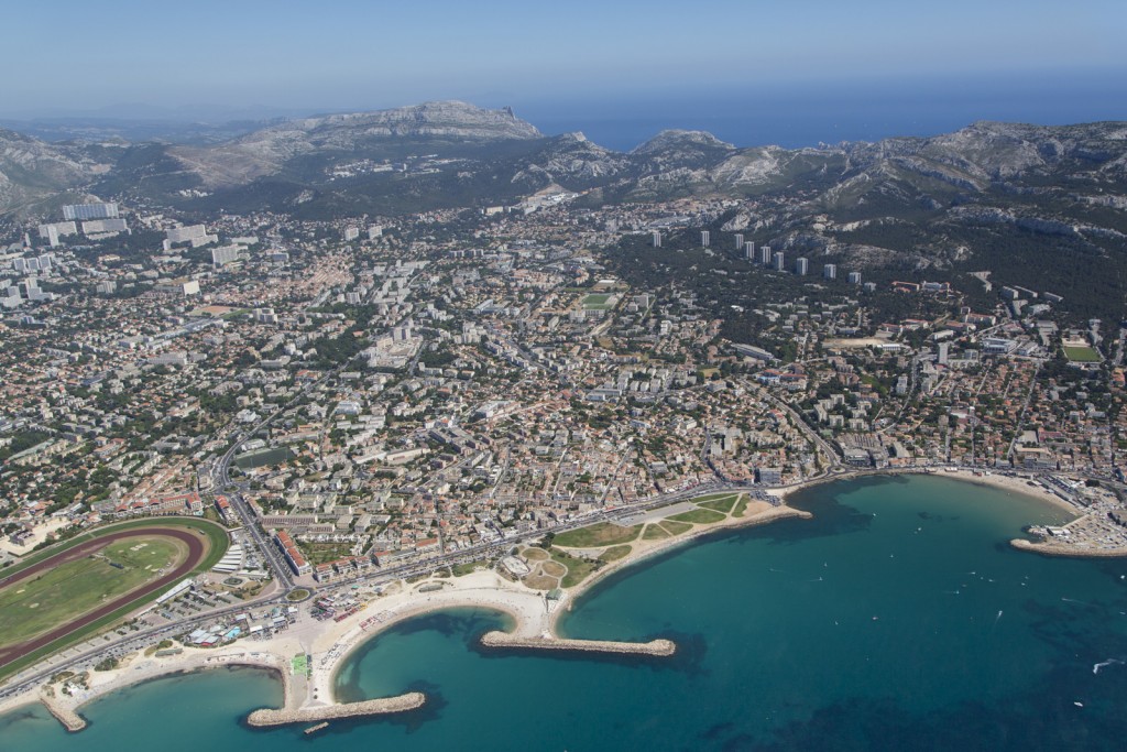 Marseille, 8 ème arrondissement, la corniche du président Kennedy, plages du Prado et de la Pointe Rouge (vue aérienne)