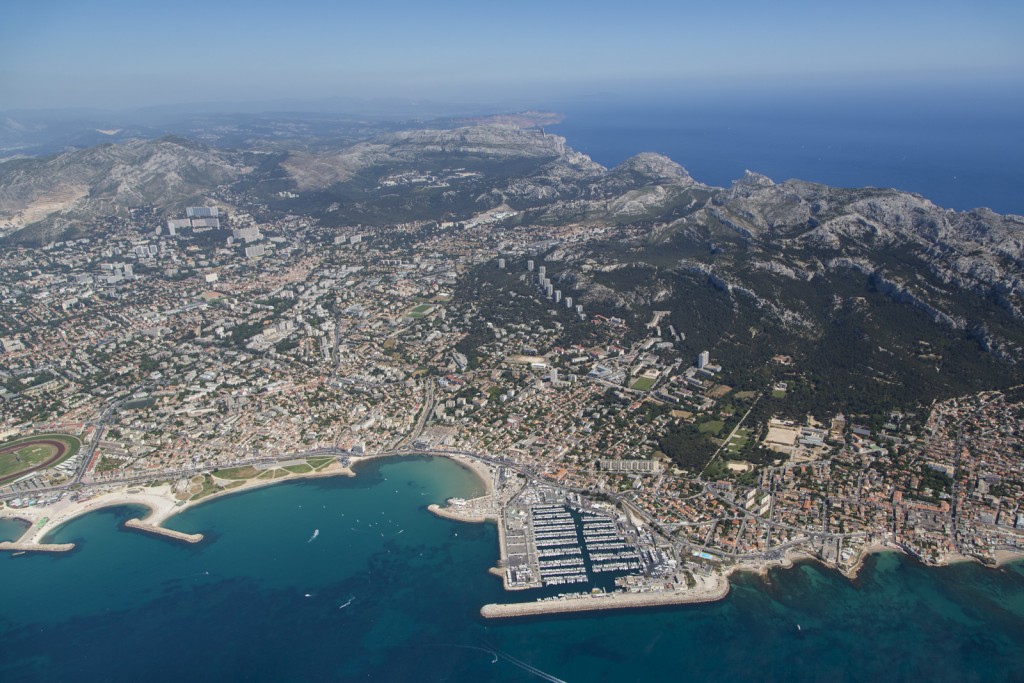 Marseille, 8 ème arrondissement, la corniche du président Kennedy, plages du Prado et de la Pointe Rouge (vue aérienne)