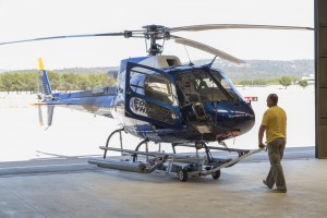 France, Bouches-du-Rhone (13),  Aéroport du Castellet, hélicoptère Ecureuil AS 350 de la société Hélitec (vue aérienne)