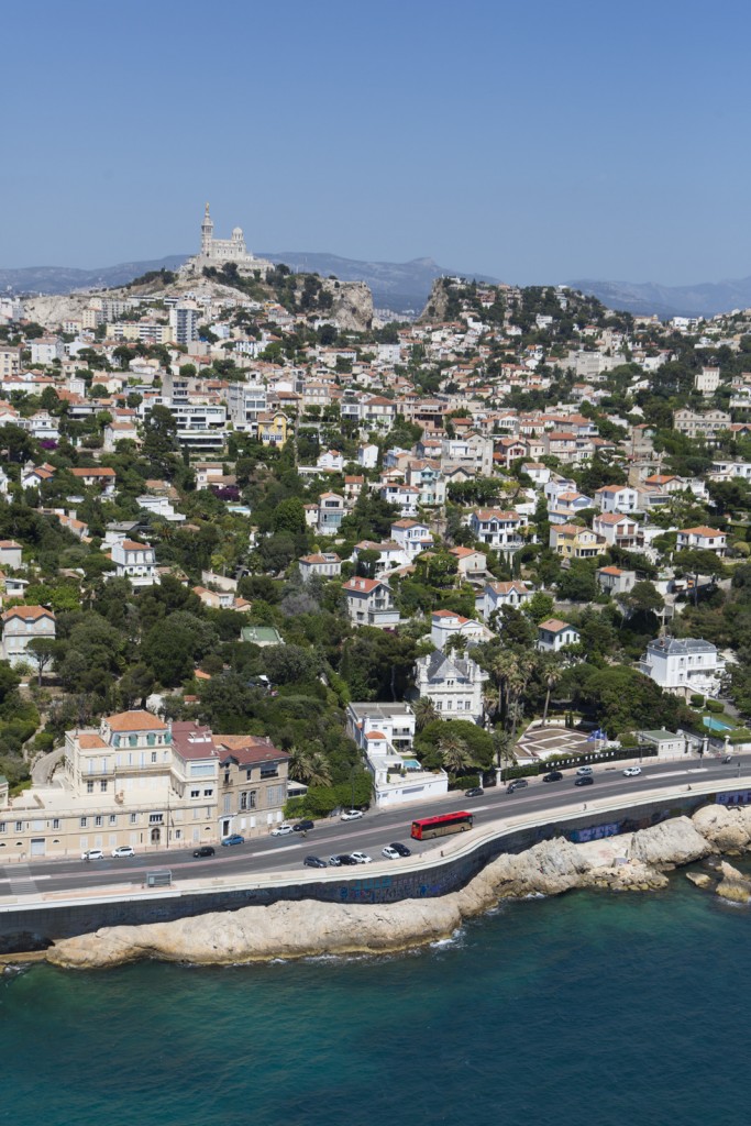 Marseille, 8 ème arrondissement, quartier du Roucas Blanc, la corniche du président Kennedy, Notre Dame de la Garde ou Bonne
