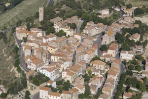 France, Hérault (34), village perché de Montady (vue aérienne)