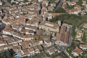 France, Hérault (34), Maureilhan et son chateau à quatre tours rondes  (vue aérienne)