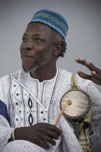 Portrait de Seydou Dramé, Comédien, Auteur Compositeur Percussions www.seydoudrame.net