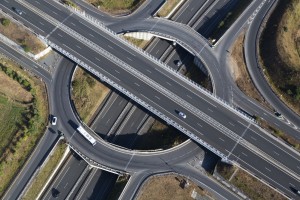 France, Maine-et-Loire (49), Angers, carrefour autoroutier et rond point entre l'A11 Océane et la D106 périphérique ouest d'Angers (vue aérienne)