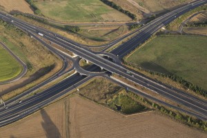 France, Maine-et-Loire (49), Angers, carrefour autoroutier et rond point entre l'A11 Océane et la D106 périphérique ouest d'Angers (vue aérienne)