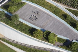 France, Gironde (33), Saint Emilion, Château  Cheval Blanc, Premier grand cru classé A de Saint Emilion,  Propriétaire Bernard Arnault et Baron Albert Frère, architecte des chais Christian de Portzamparc (vue aérienne)