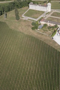 France, Gironde (33), Saint-Christophe-des-Bardes, Chateau Laroque, Grand Cru Classé de Saint-Emilion (vue aérienne)