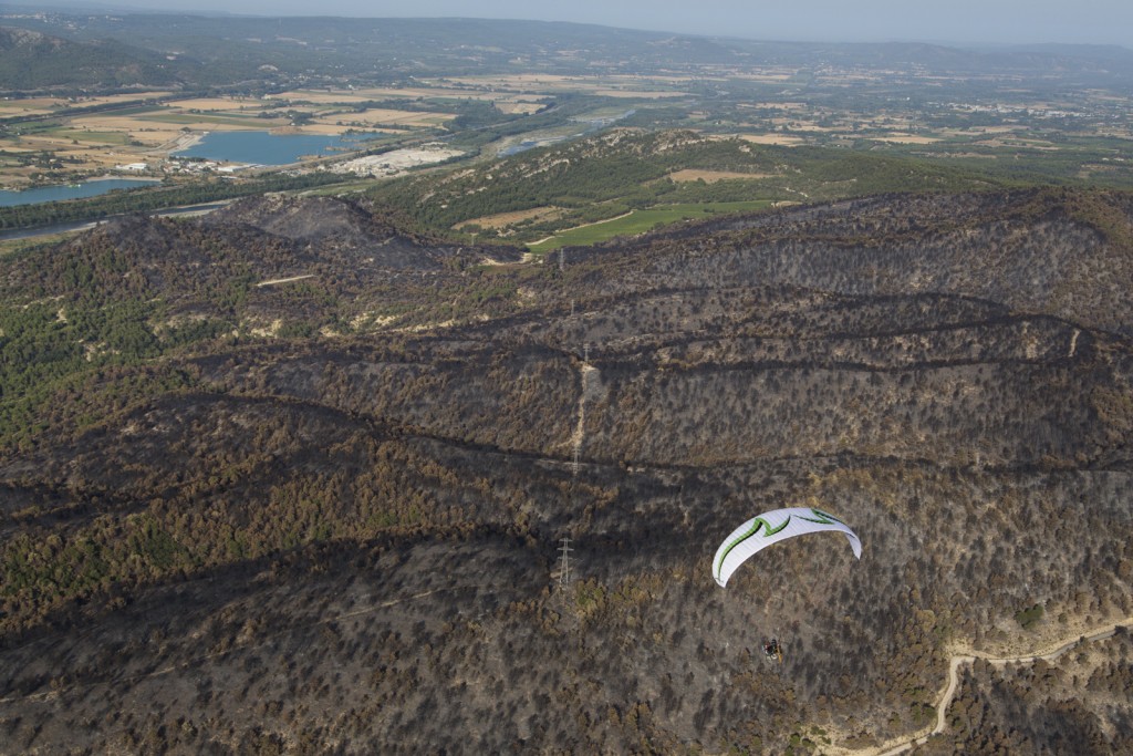 Luberon, le feu de forêt du 24 juillet 2017 entre Mirabeau et la Bastidonne. L'incendie a ravagé 1300 ha
