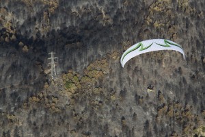 France, Vaucluse (84), Luberon, le feu de forêt du 24 juillet 2017 entre Mirabeau et la Bastidonne. l'incendie a ravagé 1300 ha, survol en parapente motorisé (vue aérienne)