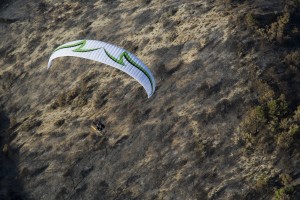 France, Vaucluse (84), Luberon, le feu de forêt du 24 juillet 2017 entre Mirabeau et la Bastidonne. l'incendie a ravagé 1300 ha, survol en parapente motorisé (vue aérienne)