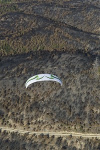 France, Vaucluse (84), Luberon, le feu de forêt du 24 juillet 2017 entre Mirabeau et la Bastidonne. l'incendie a ravagé 1300 ha, survol en parapente motorisé (vue aérienne)