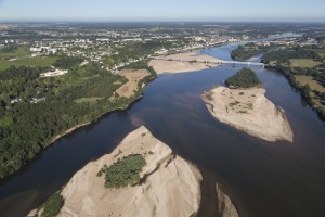 France, Maine-et-Loire (49), Saumur, la Loire, domaine Gratien et Meyer (vue aérienne)