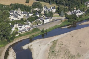 France, Maine-et-Loire (49), Gennes-Val-de-Loire, la Loire, Cunault, le château et l' église Notre-Dame (vue aérienne)