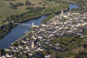 France, Maine-et-Loire (49), Chalonnes-sur-Loire, Val de Loire classé au Patrimoine mondial de l'Unesco, pont (vue aérienne)