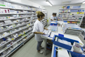 France, Bouches-du-Rhône (13), Marseille,  clinique Madeleine Remuzat, établissement de soins de suite et de réadaptation pour les patients âgés, pharmacie