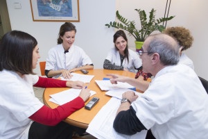 France, Bouches-du-Rhône (13), Marseille,  clinique Madeleine Remuzat, établissement de soins de suite et de réadaptation pour les patients âgés, réunion