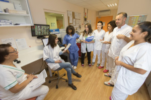 France, Bouches-du-Rhône (13), Marseille,  clinique Madeleine Remuzat, établissement de soins de suite et de réadaptation pour les patients âgés, réunion