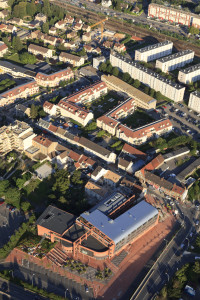 France, Yvelines (78), Trappes en Yvelines, hotel de ville ou mairie  (vue aerienne)