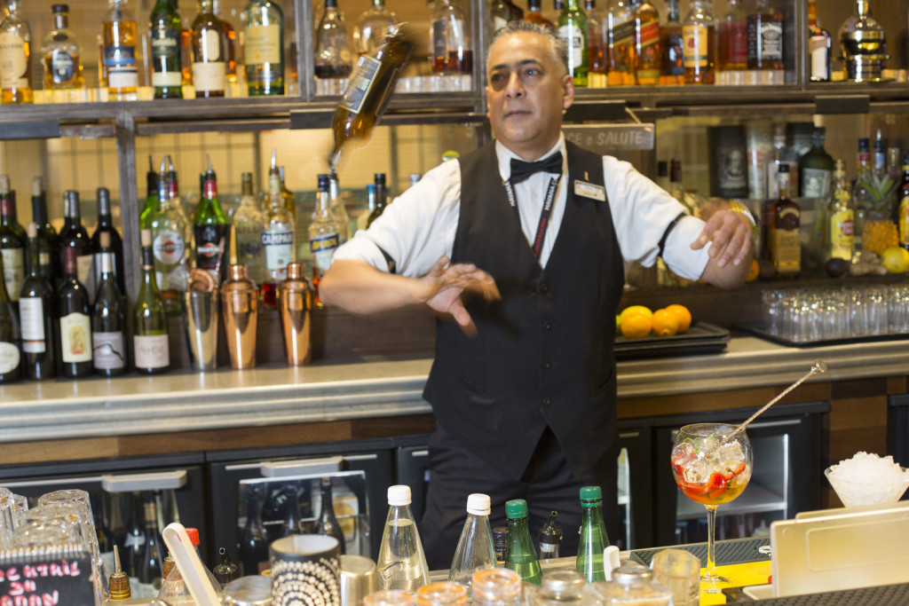 Marseille, Radisson Blu Hotel Marseille Vieux Port, restaurant le Quai du 7ème, César, Barman, bar à cocktail