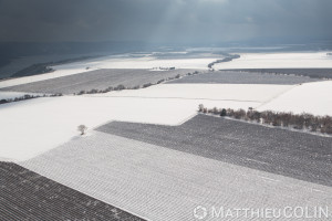 France, Alpes-de-Haute-Provence (04), Sainte Croix du Verdon,  parc naturel régional du Verdon, plateau de Valensole au bord du lac de Sainte-Croix, champs de lavande sous la neige (vue aérienne)