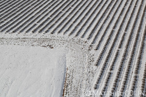 France, Alpes-de-Haute-Provence (04), Sainte Croix du Verdon,  parc naturel régional du Verdon, plateau de Valensole au bord du lac de Sainte-Croix, champs de lavande sous la neige (vue aérienne)