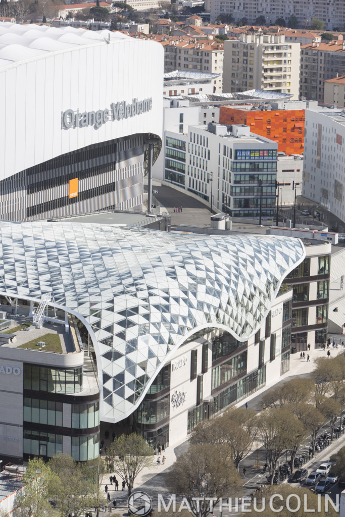 Marseille, 13008, Le Prado, centre commercial haut de gamme au pied du stade vélodrome, conçue comme une commerçante sur 4