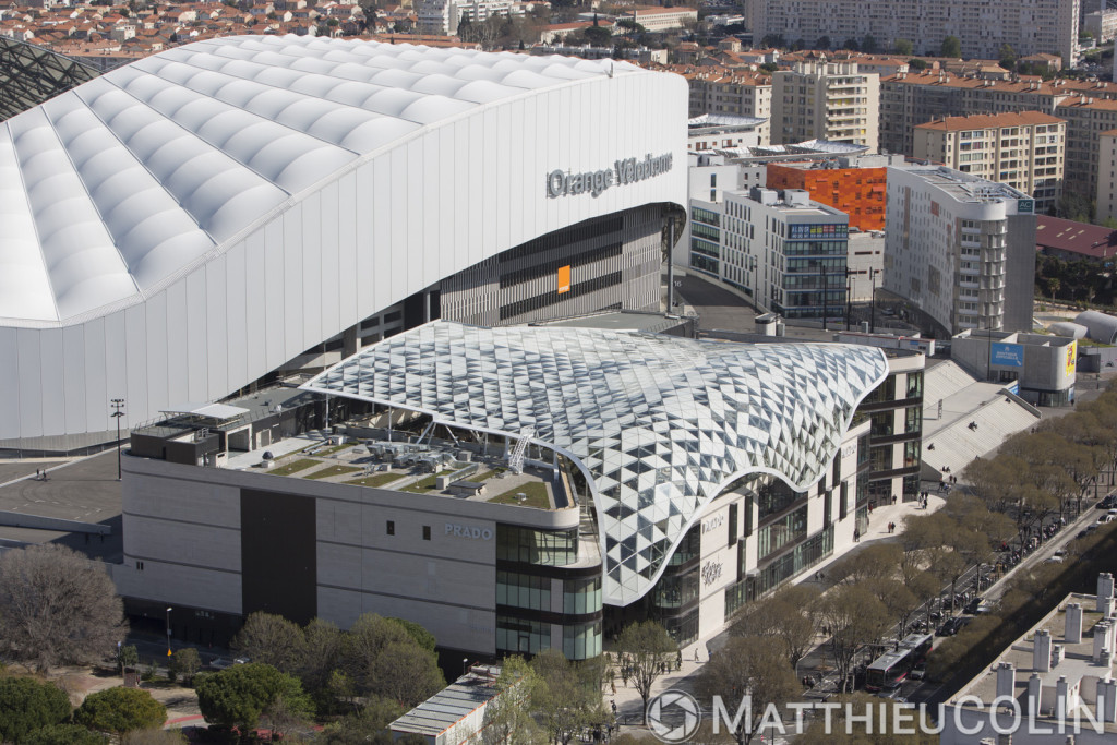 Marseille, 13008, Le Prado, centre commercial haut de gamme au pied du stade vélodrome, conçue comme une commerçante sur 4