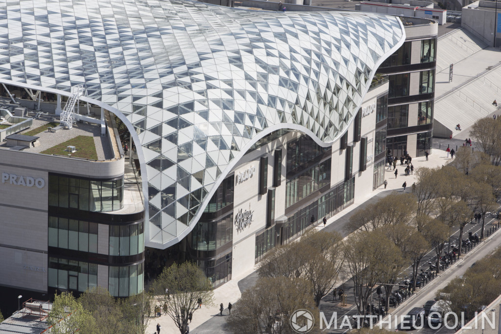 Marseille, 13008, Le Prado, centre commercial haut de gamme au pied du stade vélodrome, conçue comme une commerçante sur 4