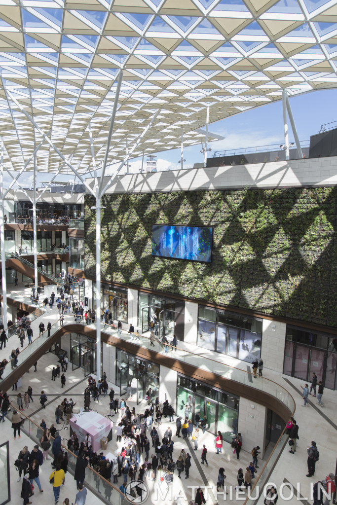 Marseille, 13008, Le Prado, centre commercial haut de gamme au pied du stade vélodrome, conçue comme une commerçante sur 4