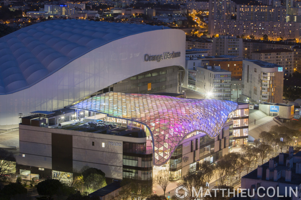 Marseille, 13008, Le Prado, centre commercial haut de gamme au pied du stade vélodrome, conçue comme une commerçante sur 4