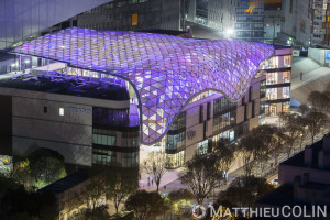 France, Bouches du Rhône (13), Marseille, 13008, Le Prado, centre commercial haut de gamme au pied du stade vélodrome, 
conçue comme une commerçante sur 4 niveaux avec une canopée en verre par les cabinets d'architecte Benoy et Didier Rogeon et Klépierre, 23000 m2, 40 boutiques dont  Les Galeries Lafayette, Repetto, Alain Figaret, Jacadi, Zara